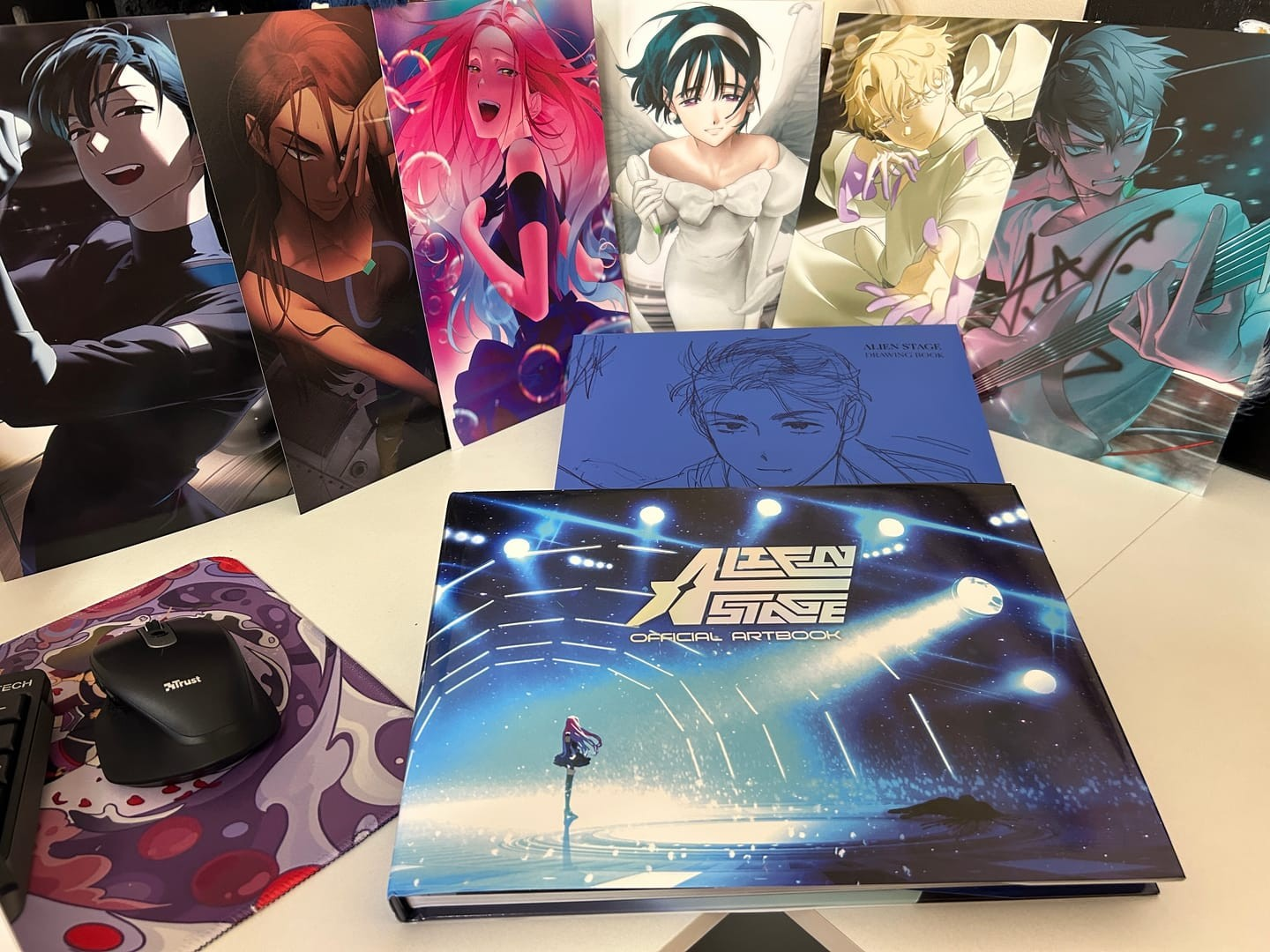 Alien Stage Official Artbook