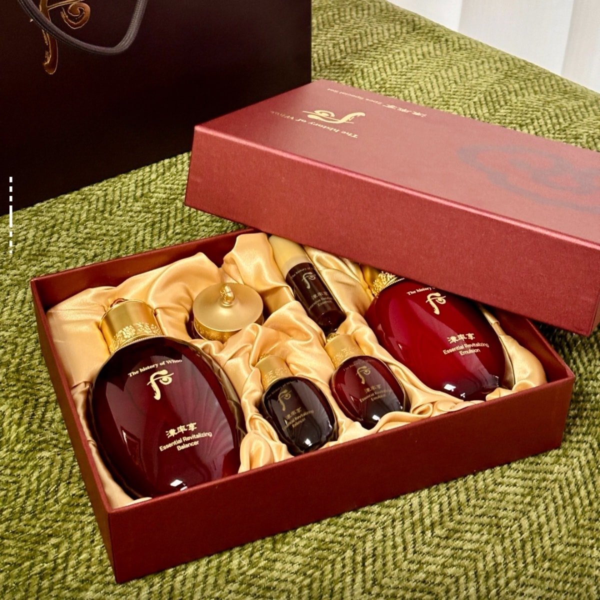 The History Of The WHOO Jinyulhyang Hydrating Luxury 6-Piece Set